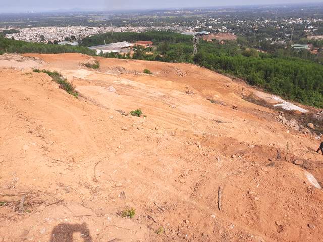 Hoang t&agrave;n, ngổn ngang l&agrave; cảnh tượng c&ograve;n lại tại ch&acirc;n đập Tr&agrave; C&acirc;n sau khi 