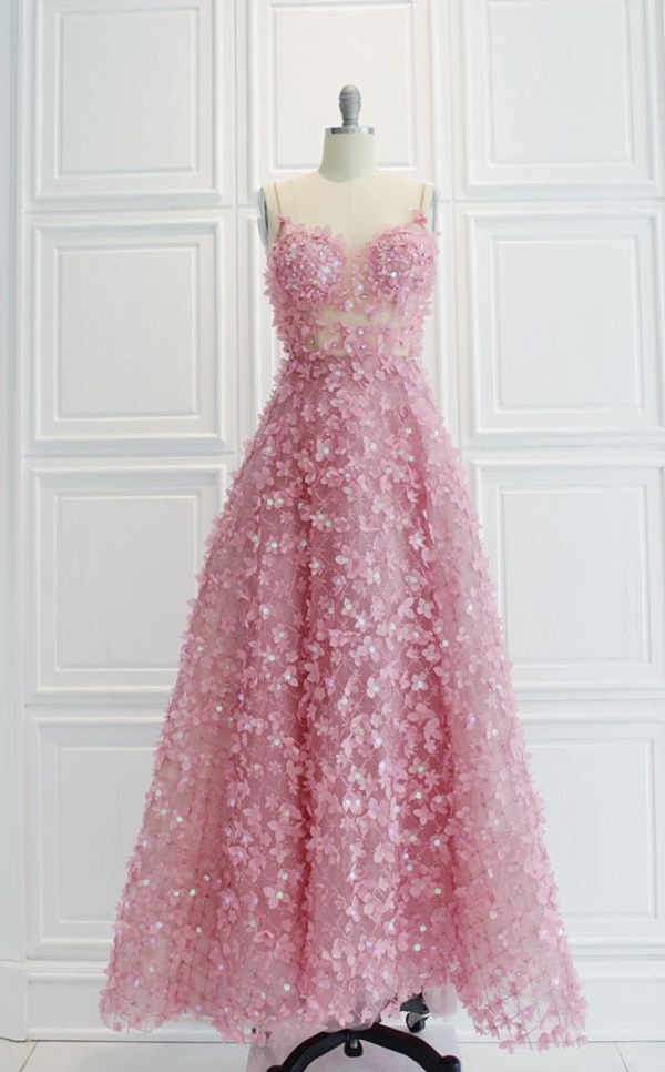 Bán đấu giá chiếc váy Mai Phương từng mặc để quyên góp tiền cho bé Lavie