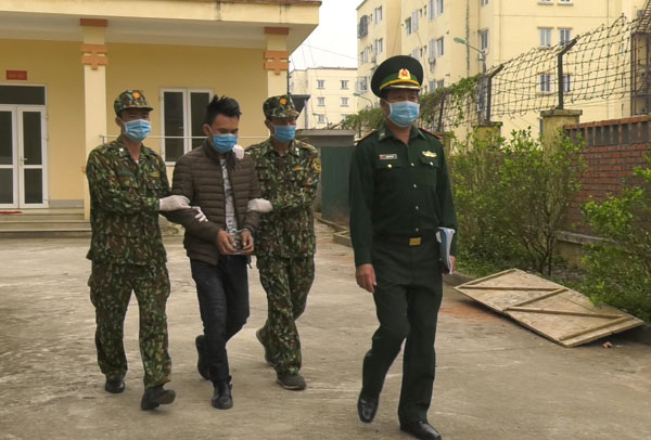 hèn Văn Song bị bắt giữ khi tìm cách vận chuyển ma túy sang Trung Quốc. Ảnh Báo Lào Cai.