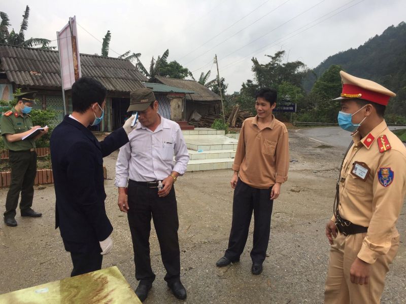 Lực lượng chức năng làm nhiệm vụ chính tại các chốt kiểm tra y tế và kiểm soát bệnh tật