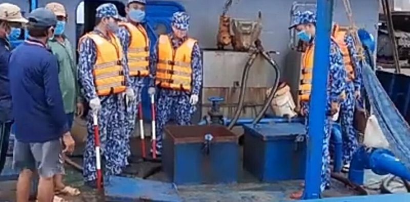 Cảnh sát biển kiểm tra tàu chở 40.000 lít dầu DO không chứng minh nguồn gốc xuất xứ
