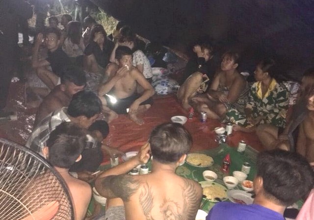 Nhóm 25 người tổ chức ăn nhậu tại xã Hòa Phú