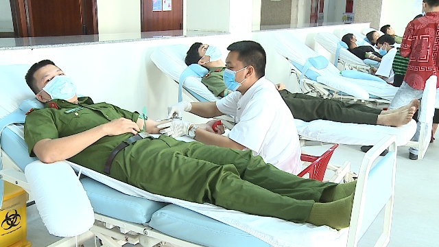 Lực lượng Công an tham gia hiến máu nhân đạo