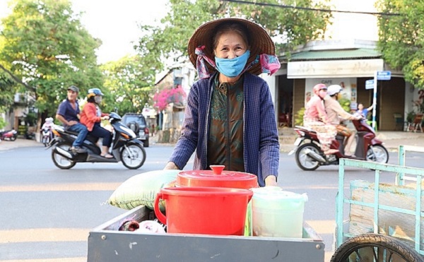 Phát miễn phí hơn 4 tấn gạo cho người nghèo trong mùa dịch