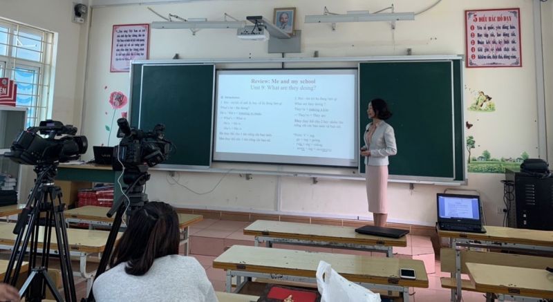 Sở Giáo dục và Đào tạo Quảng Ninh chỉ đạo toàn ngành tăng cường các hình thức dạy học qua internet, truyền hình.
