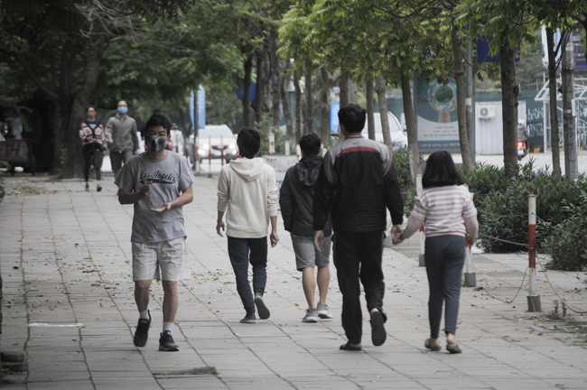 Phòng, chống dịch Covid-19: Ra đường khi không cần thiết, 2 người bị phạt 15 triệu đồng