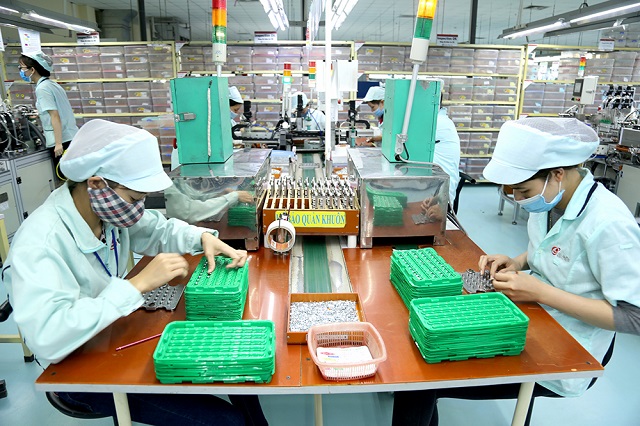 Sản xuất linh kiện điện tử xuất khẩu tại Cụm CN Tử Đà, huyện Phù Ninh