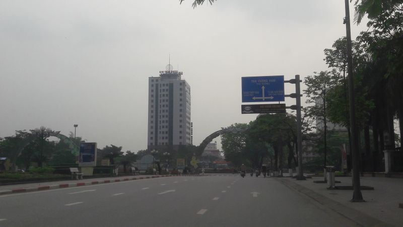 Đường phố tại trung tâm T.P Thái Nguyên trong những ngày cách ly toàn xã hội rất thưa thớc các phương tiện lưu thông