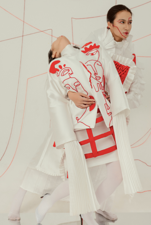 “Bộ trang phục do Phương Linh thiết kế nằm trong bộ sưu tập “Identity” xuất hiện trên Vouge Italy phiên bản điện tử tháng 3/2019 (NAG: Thạch Minh Hiếu thực hiện)”