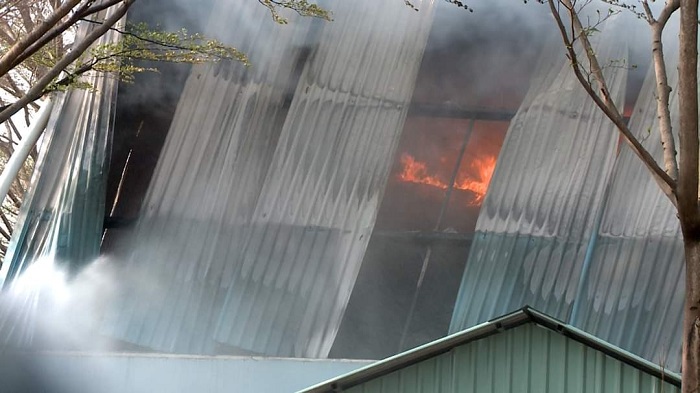 Hiện trường vụ cháy là một nhà kho rộng khoảng 1.000 m2