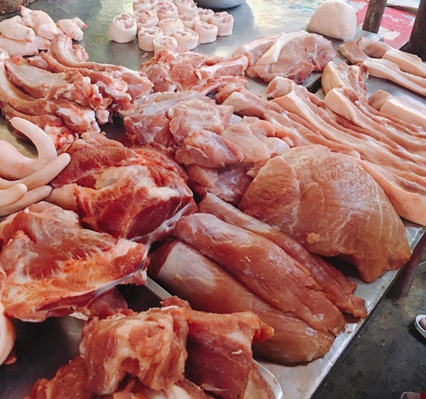 Giá cả thị trường 9/4: Thịt lợn có nguy cơ tăng giá trở lại