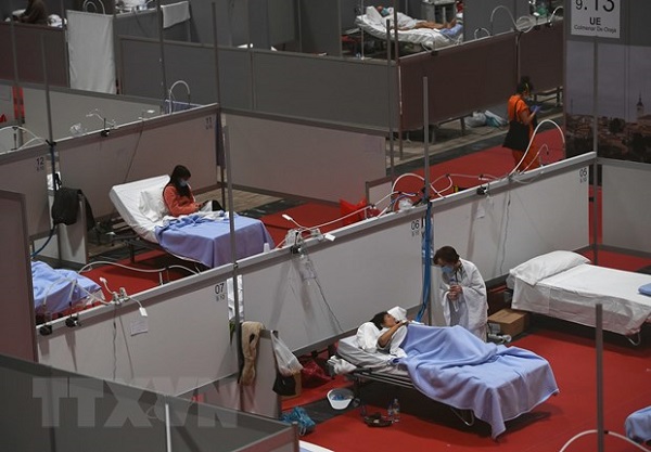 Bệnh nhân nhiễm Covid-19 điều trị tại bệnh viện ở Madrid, Tây Ban Nha, ngày 3/4/2020 (Nguồn: AFP/TTXVN)