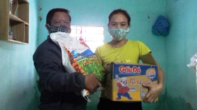 PV báo Thương Hiệu& Công Luận phối hợp với BQL Toà nhà GOLDLAND PLAZA tặng hộ nghèo ở TP Huế