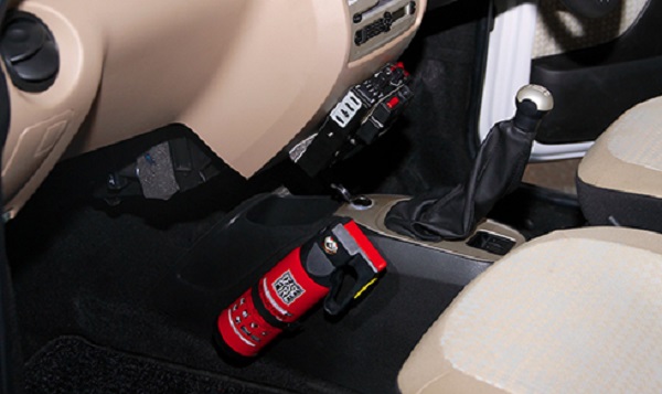 Bộ Công an đề xuất bỏ quy định ô tô 4 chỗ phải lắp bình chữa cháy