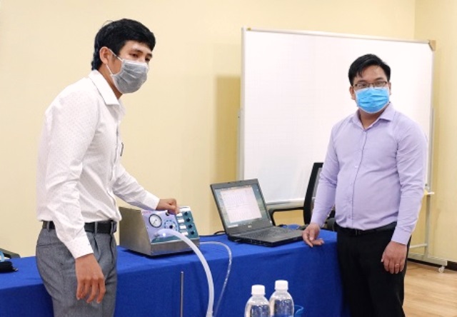 Nhóm nghiên cứu, chế tạo trình bào về sản phẩm máy thở DTU-Vent