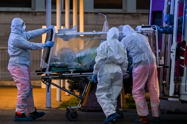 Gần 10.000 người tử vong vì Covid-19 tại Anh