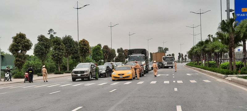 Quảng Ninh: Kiểm tra trên 248.000 lượt phương tiện, gần 357.000 lượt người tại các chốt vào tỉnh