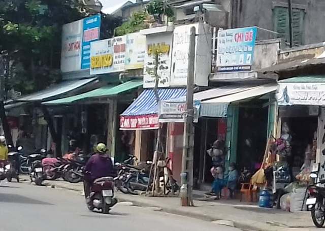 Nhiều cơ sở kinh doanh ở đường Nguyễn Sinh Cung mở cửa công khai