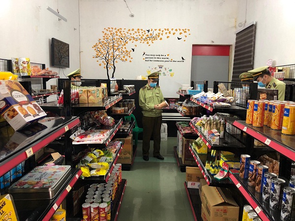 Đội QLTT số 1 (Lạng Sơn): Buộc tiêu hủy gần 900 sản phẩm thực phẩm nhập lậu