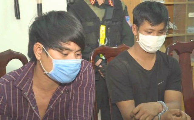 Đắk Lắk: Xe chở 3, không nón bảo hiểm, không khẩu trang còn đánh cảnh sát