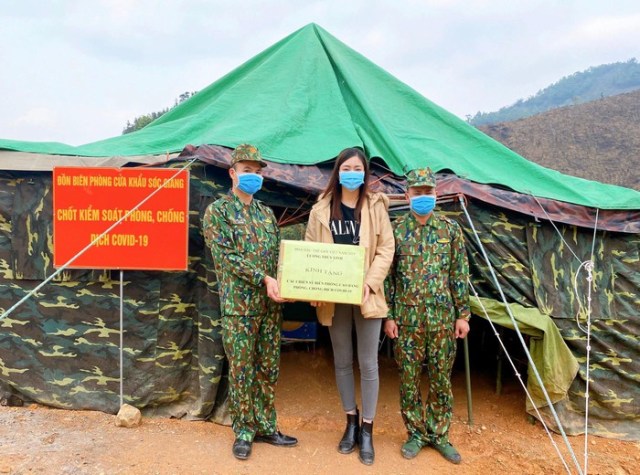 Hoa hậu Lương Thùy Linh đã đến thăm và tặng quà các chiến sĩ bộ đội biên phòng tỉnh Cao Bằng.