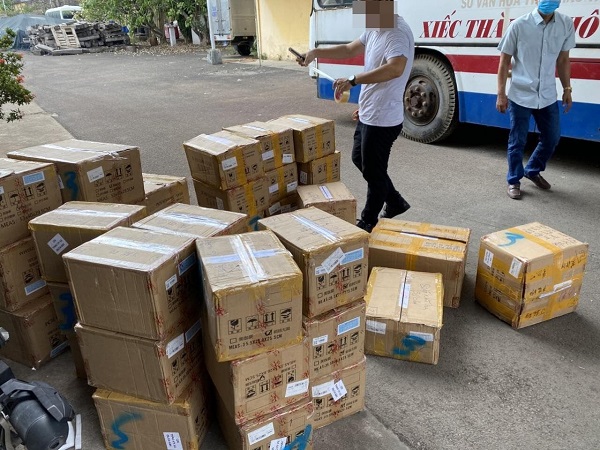 TP.HCM: Đột kích kho mỹ phẩm phát hiện hơn 5.000 sản phẩm không rõ nguồn gốc