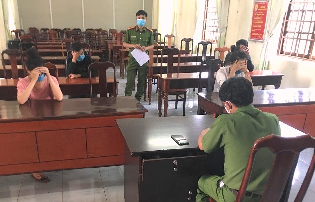 Các đối tượng làm việc tại cơ quan công an.