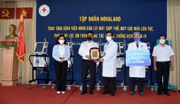 Đại diện Bệnh viện 115 cảm ơn sự đồng hành rất ý nghĩa và thiết thực của Tập đoàn Novaland