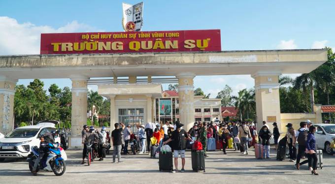 Vĩnh Long: Đình chỉ công tác hai cán bộ bị tố tiêu cực tại khu cách ly dịch Covid-19