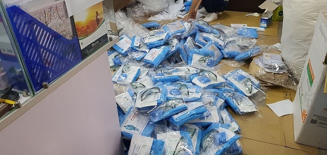 Liên quan đến vụ sản xuất hàng nghìn quần áo bảo hộ giả, 3 đối tượng bị khởi tố