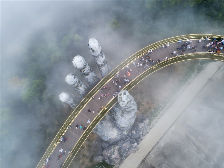 Trang tin tức Insider của Mỹ hôm 16/4 giới thiệu 28 cây cầu ngoạn mục và ấn tượng nhất thế giới, trong đó, Cầu Vàng thuộc khu du lịch Sun World Ba Na Hills tại Đà Nẵng, Việt Nam cũng vinh dự góp mặt.