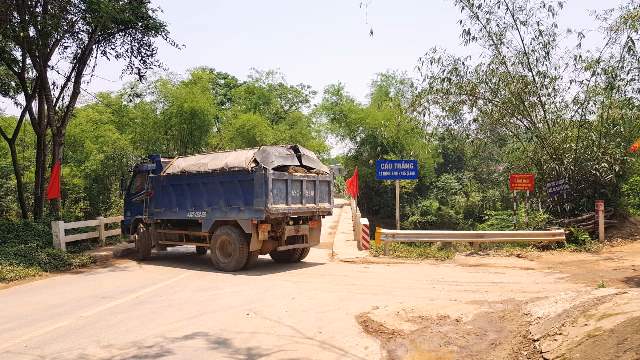 Xã Hòa Phú (Hòa Vang, Đà Nẵng): Đoàn xe chở đất cày xới Quốc lộ 14G, Dân kêu trời