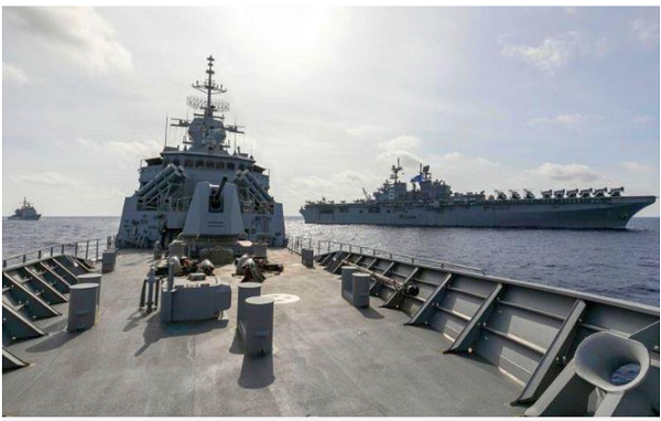 Tàu tuần dương HMAS Parramatta của Australia tham gia tập trận với tàu chiến Mỹ trong những ngày gần đây (Ảnh: Bộ quốc phòng Australia)