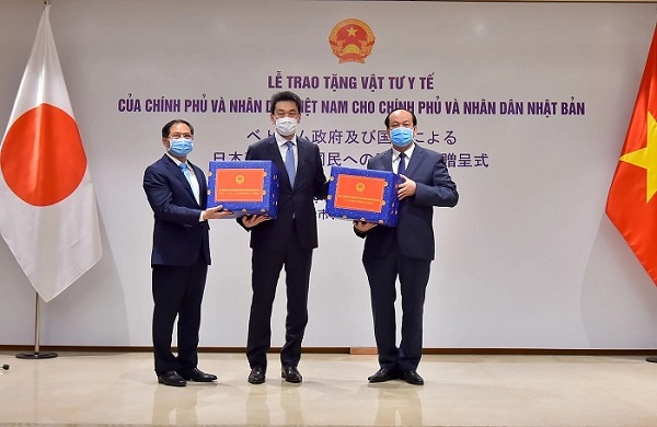 Việt Nam tặng Nhật Bản khẩu trang và các vật tư y tế sản xuất tại Việt Nam