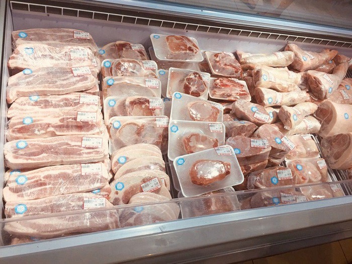 Big C áp dụng giảm giá mạnh các sản phẩm thịt lợn nhập khẩu nhằm góp phần bình ổn thị trường