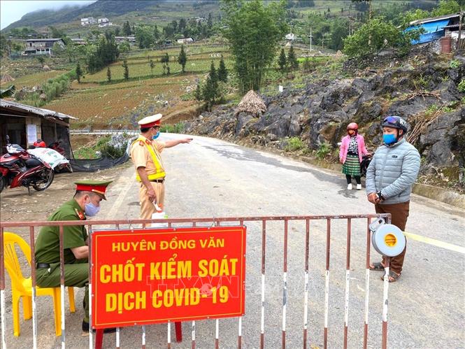 Chưa đầy 24 giờ tỉnh Hà Giang dã dỡ phong tỏa thị trấn Đồng Văn (Ảnh: TTXVN)
