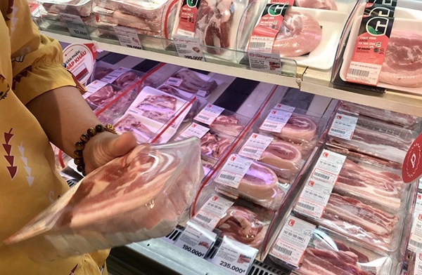 Thịt lợn nhập khẩu bày bán tại siêu thị Big C