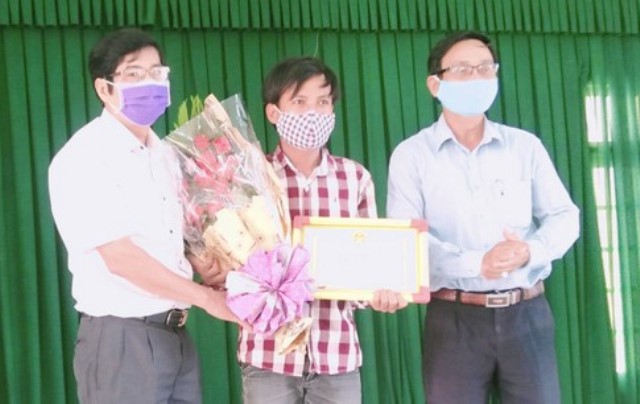 Quảng Ngãi: Một nghĩa cử đầy tính nhân văn người mua ve chai trả lại 180 triệu đồng và 1,3 lượng vàng