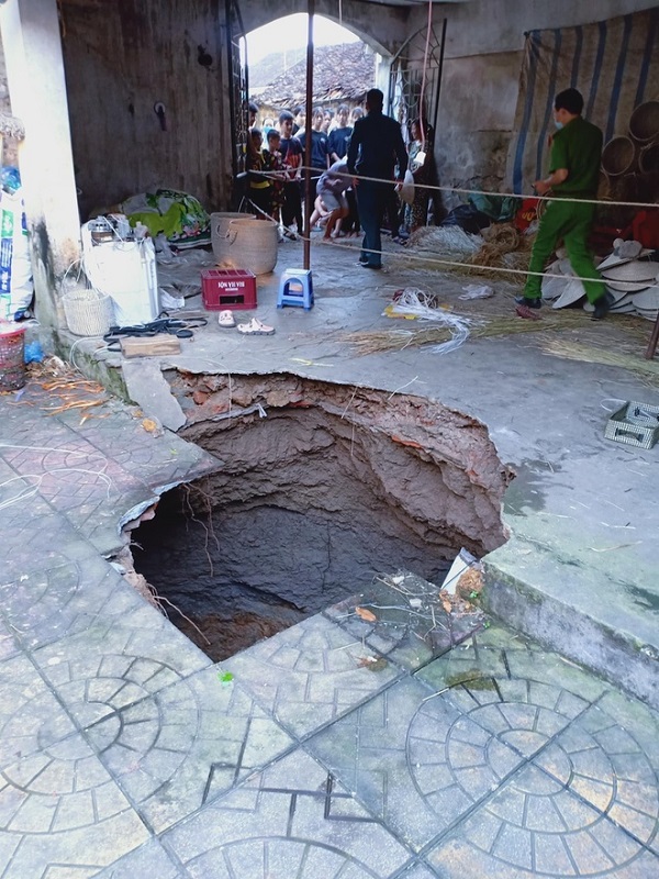 Hố “tử thần” suýt nuốt trọn 6 người ở Hà Nội