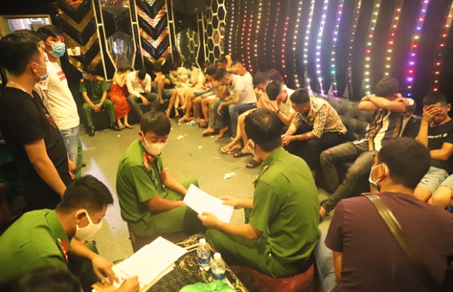 Đắk Nông: Triệt phá tụ điểm ma túy quán karaoke gồm 24 nam, nữ, mở tiệc sinh nhật với ma túy