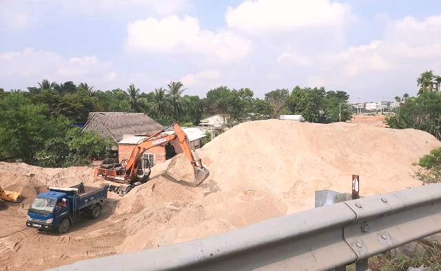 P. Điện An-TX. Điện Bàn (Quảng Nam): Bãi tập kết cát trái phép 'vô tư' hoạt động