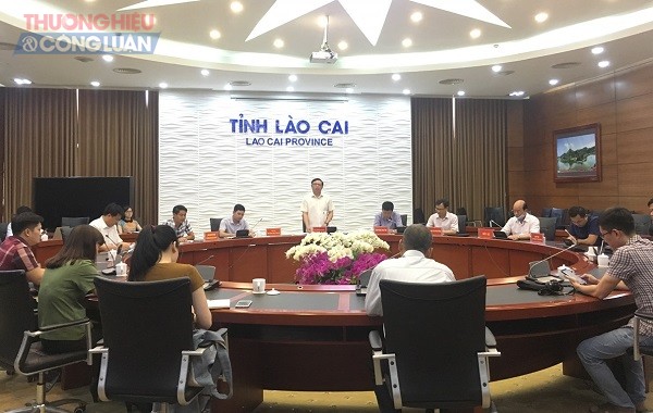 Quang cảnh buổi họp.