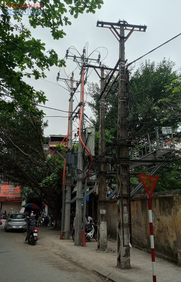 Trạm biến áp đã được “mọc lên” trước sự lo lắng về an toàn của người tham gia giao thông