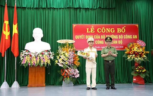 Thượng tướng Nguyễn Văn Thành trao Quyết định bổ nhiệm cho Đại tá Nguyễn Thế Hùng