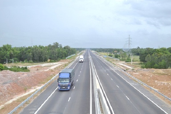 dự án cao tốc Bắc - Nam đoạn đoạn Cam Lâm - Vĩnh Hảo theo hình thức đối tác công-tư (PPP). Đây là dự án có tổng chiều dài 79km, tổng mức đầu tư khoảng 13.687 tỷ đồng.
