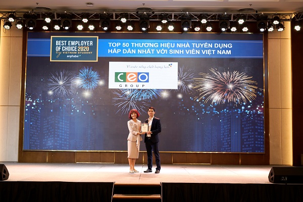 Đại diện Tập đoàn CEO nhận vinh danh Nhà tuyển dụng hấp dẫn nhất với sinh viên Việt Nam 2020