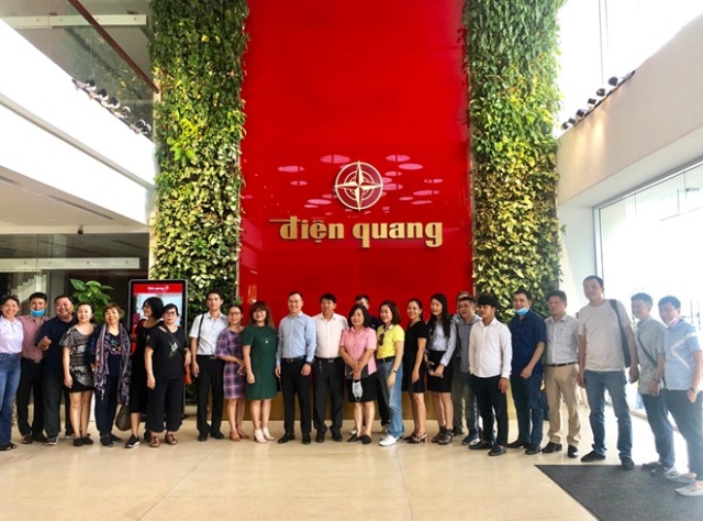 TP.HCM: CLB Báo chí vì môi trường thăm Nhà máy Công nghệ cao Điện Quang