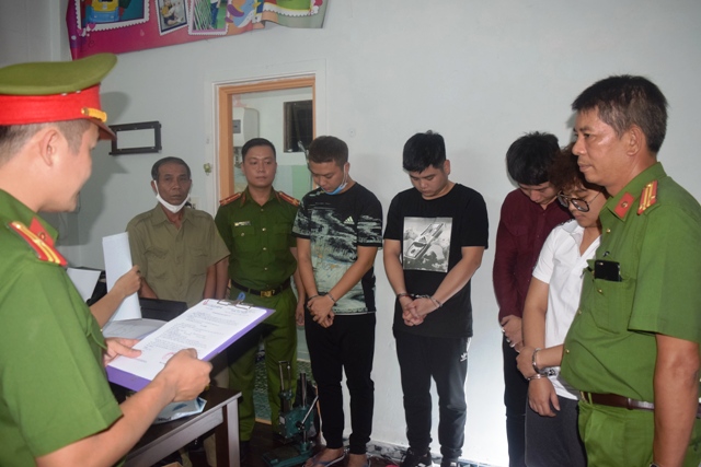 Huế: Phá thành công đường dây làm bằng giả liên tỉnh