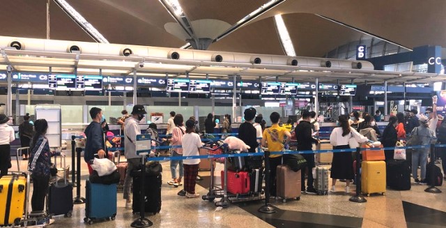 Hơn 270 công dân Việt Nam từ Malaysia về sân bay quốc tế Đà Nẵng