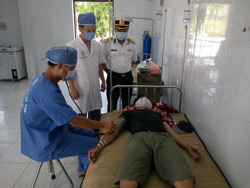 Đảo Song Tử Tây cấp cứu ngư dân bị giảm áp do lặn biển